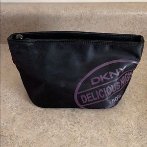 🛍2 for $15🛍 DKNY make up bag